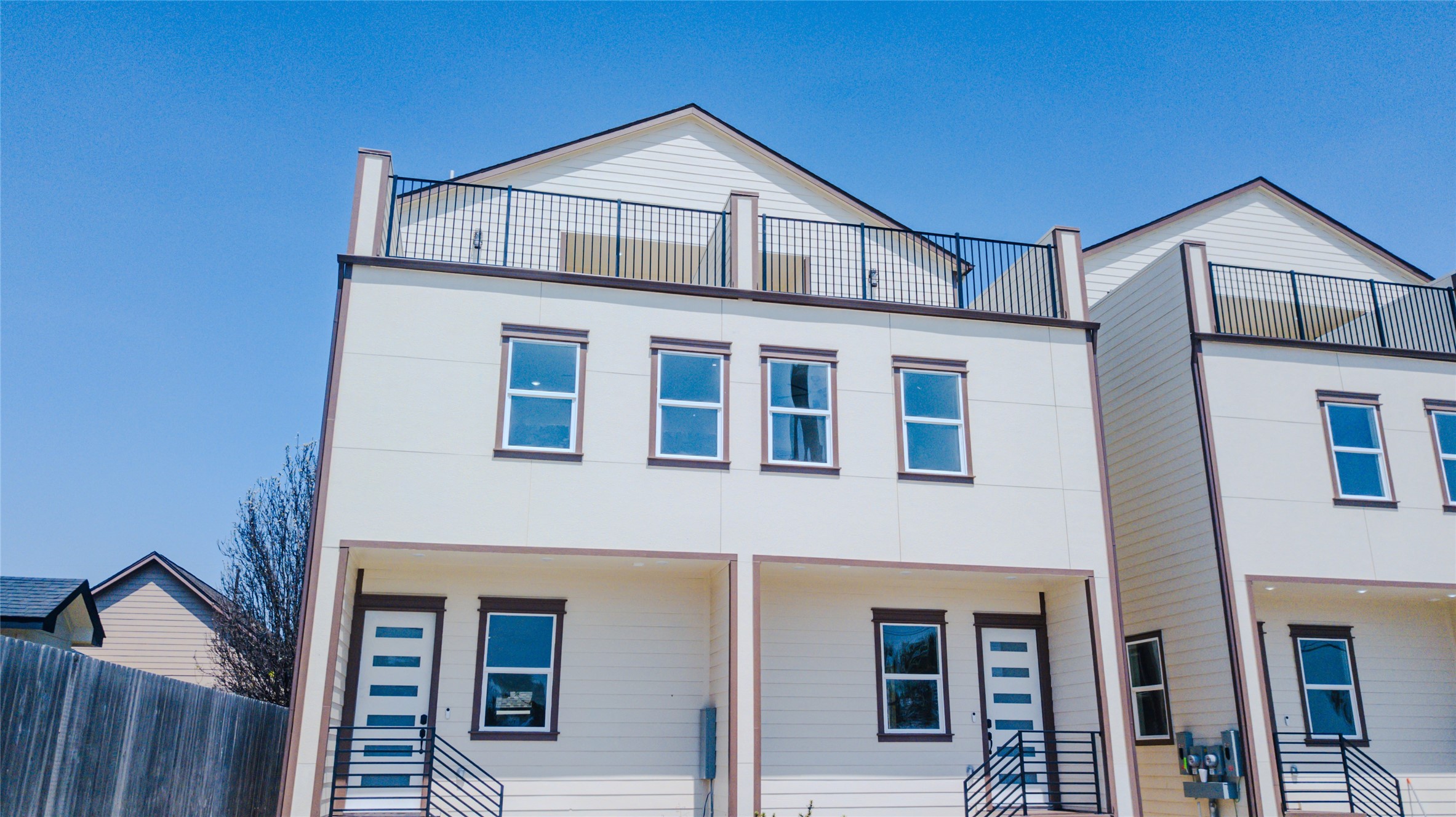 819 North Loop Houston, TX 77022 - Photo 1 of 50 Front Elevation