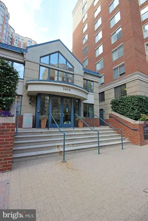 $2,400 | 3835 9th Street North, Unit 308W, Arlington, VA 22203