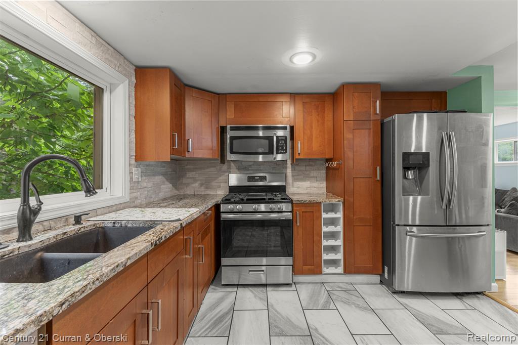 18491 Savage Road Belleville, MI 48111 - Photo 19 of 49