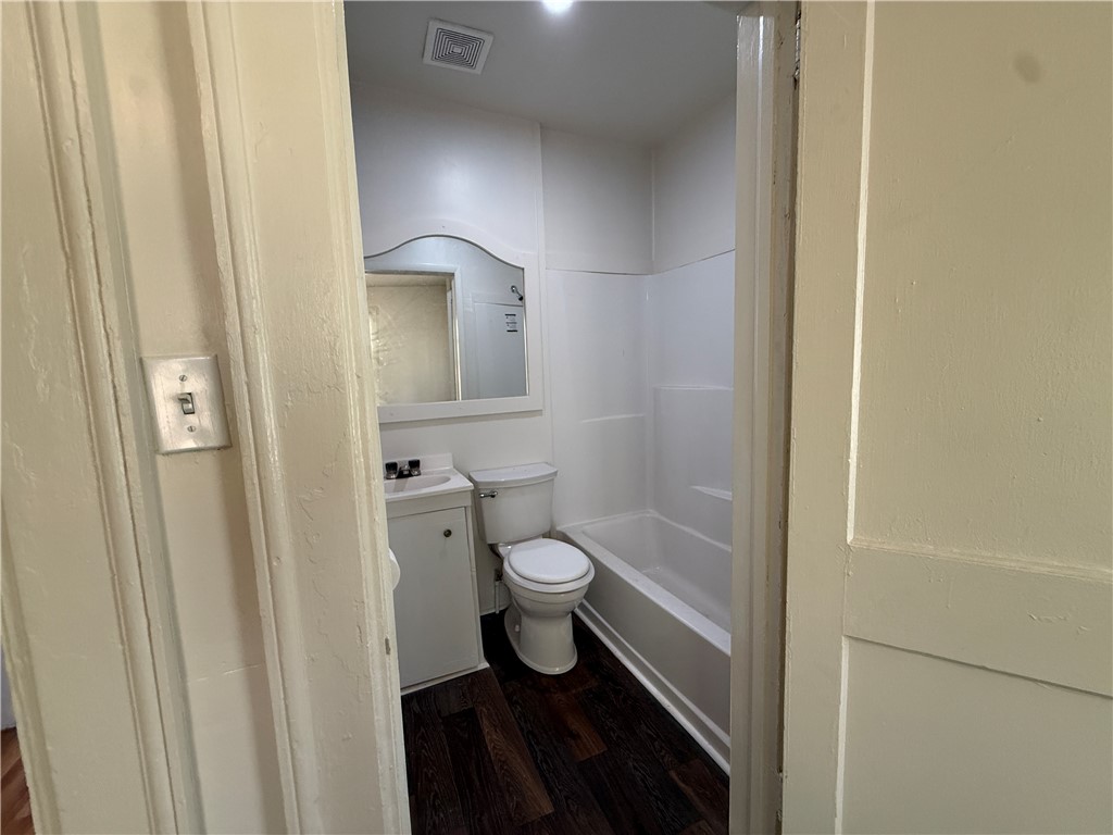 713 Quarterman Street Waycross, GA 31501 - Photo 11 of 27 Owner's Bathroom