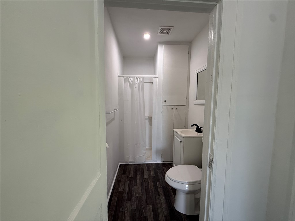 713 Quarterman Street Waycross, GA 31501 - Photo 20 of 27 Bathroom #2
