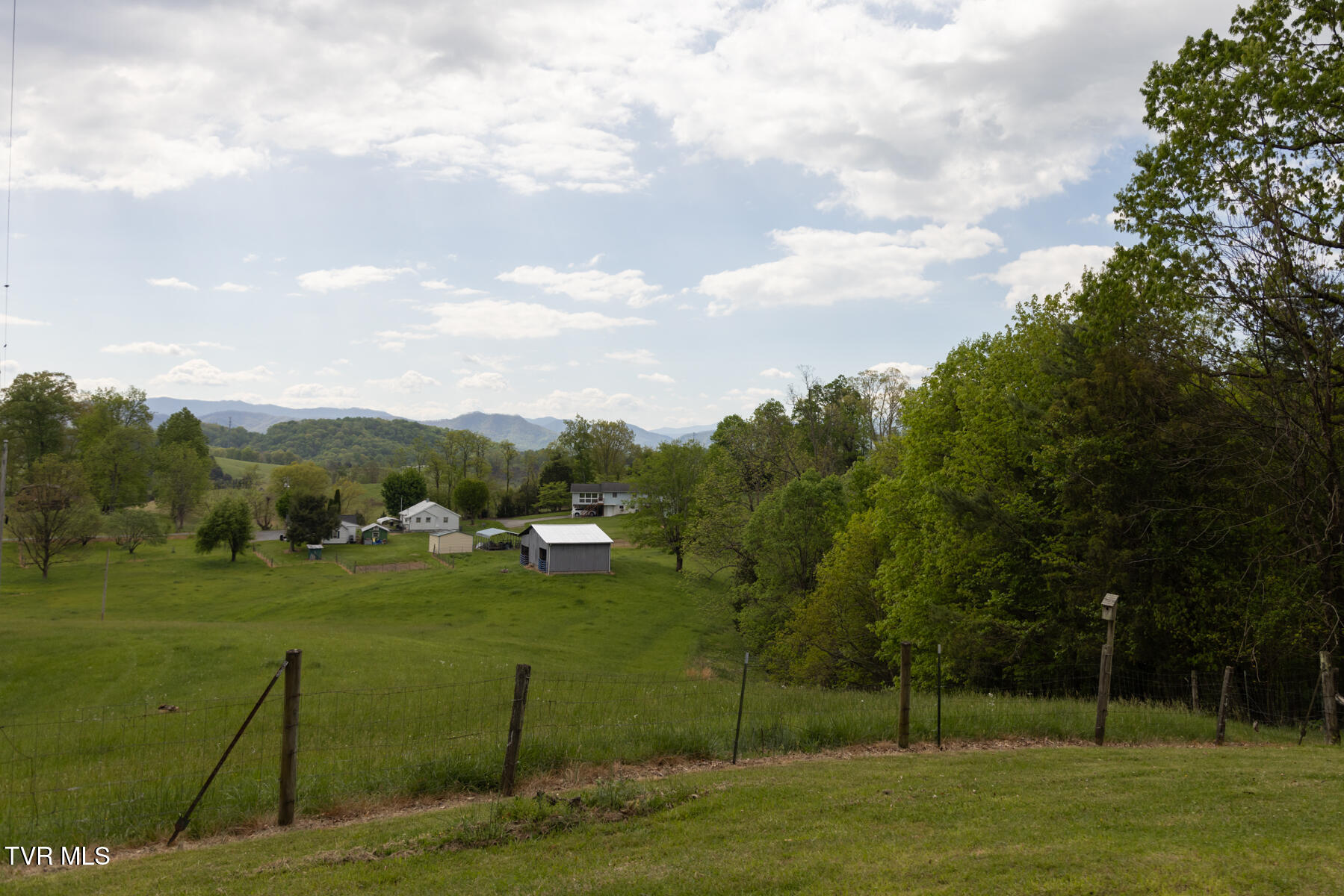133 Bob Wright Road Elizabethton, TN 37643 - Photo 4 of 46 133BobWright_260420_0004