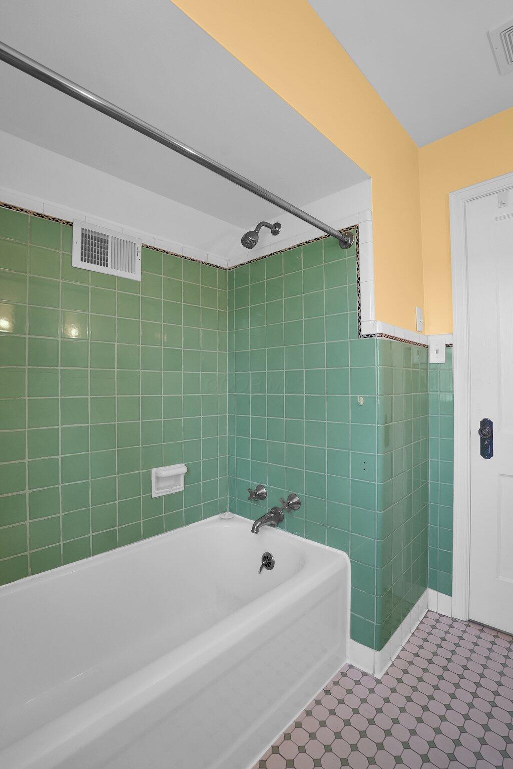 999 East Cooke Road Columbus, OH 43224 - Photo 27 of 76 24-web-or-mls-999-e-cooke-rd
