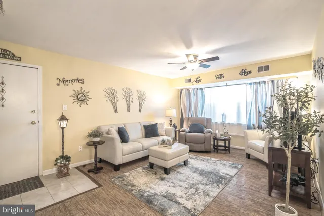 $148,999 | 816 South Avenue, Unit K1, Secane, PA 19018