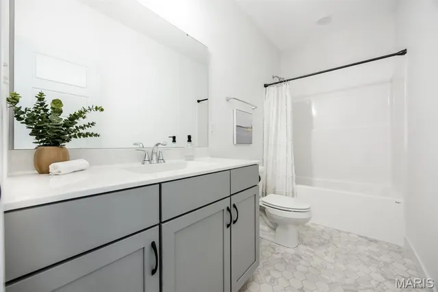 $442,816 | 199 Grand View Hills Lane, Edwardsville, IL 62025