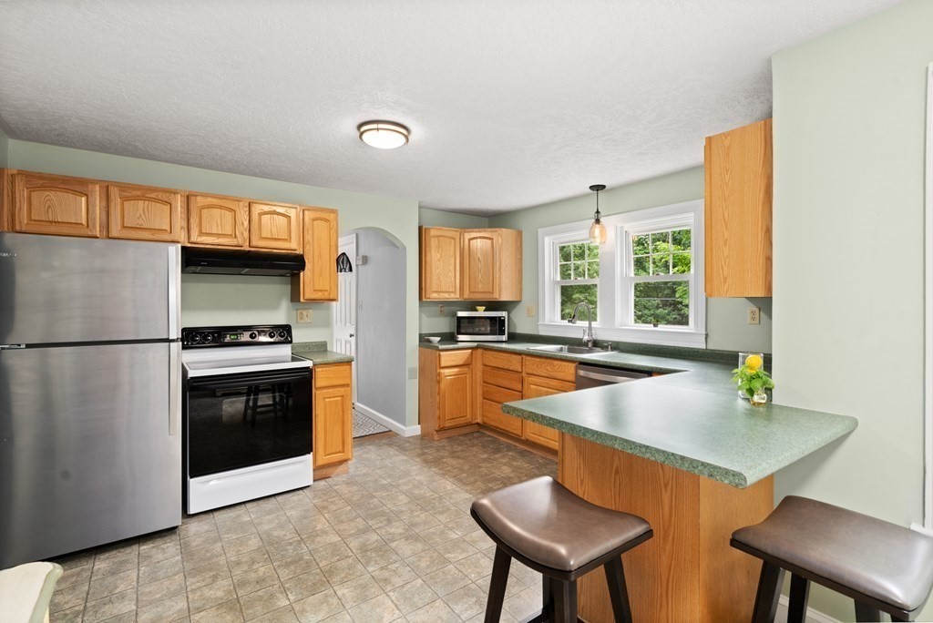 72 Laurelwood Road Sterling, MA 01564 - Photo 5 of 27 Gallery Image 5