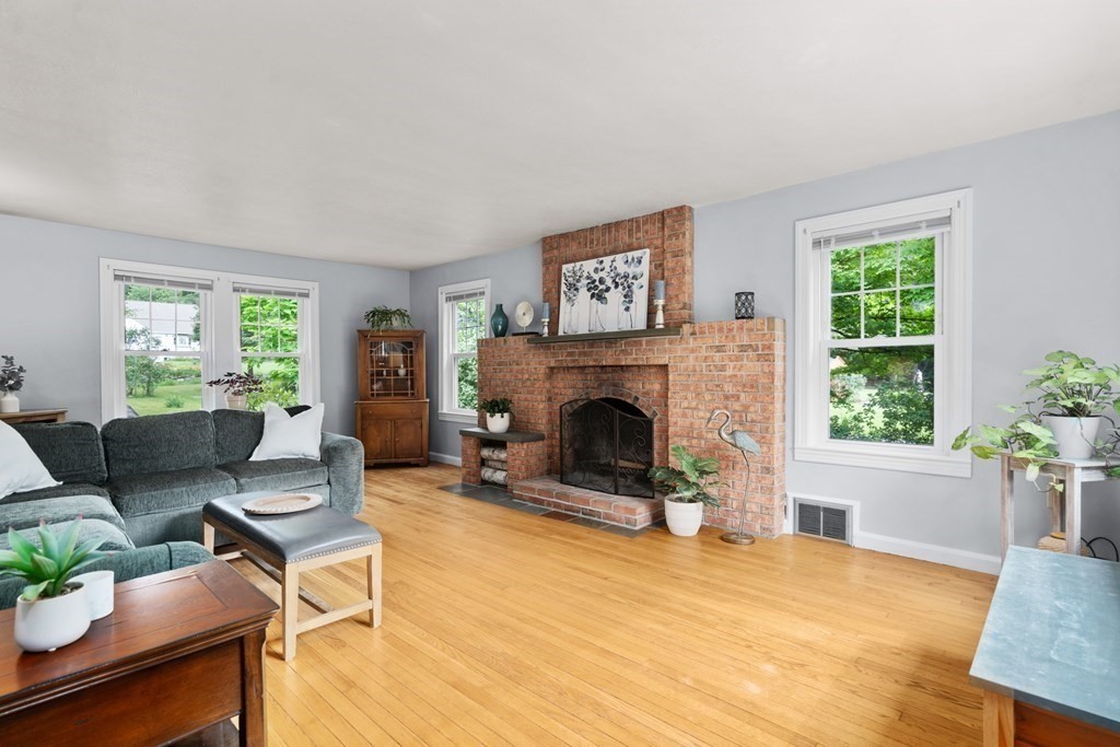72 Laurelwood Road Sterling, MA 01564 - Photo 8 of 27 Gallery Image 8