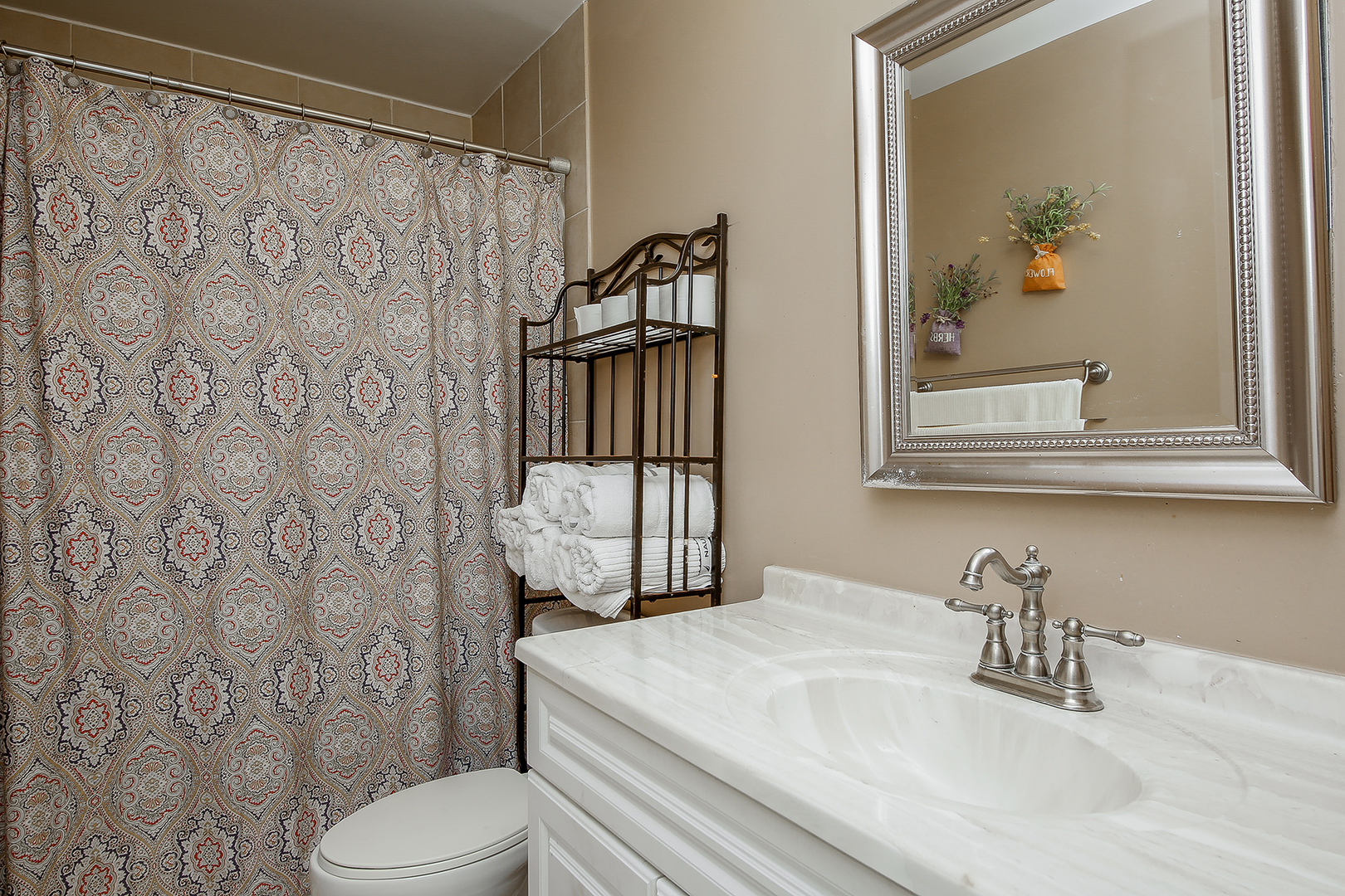 270 Rodenburg Road, Unit O Roselle, IL 60172 - Photo 10 of 17 Gallery Image 10