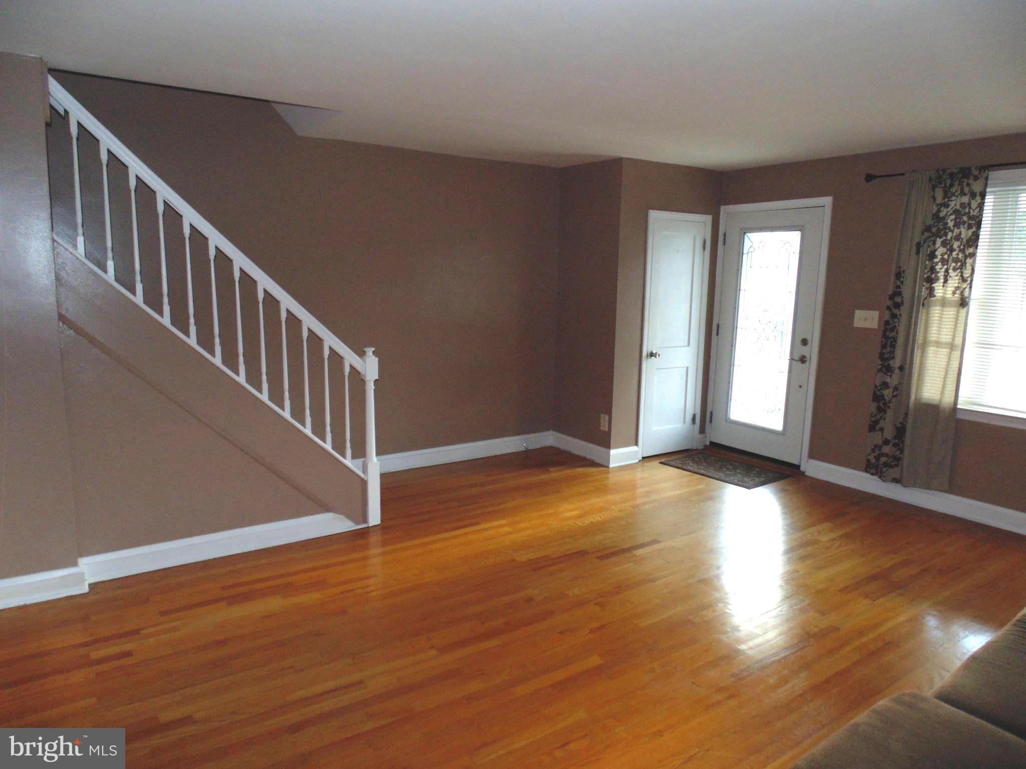 617 Middlesex Road Baltimore, MD 21221 - Photo 8 of 30 Living Room