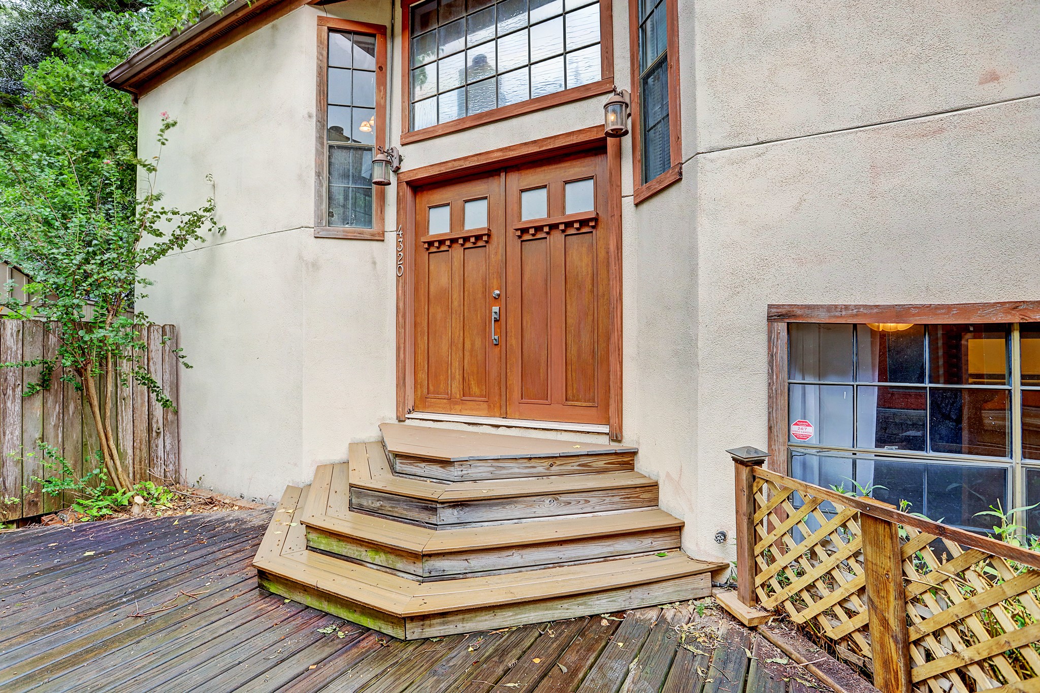 a view of entryway with a front door