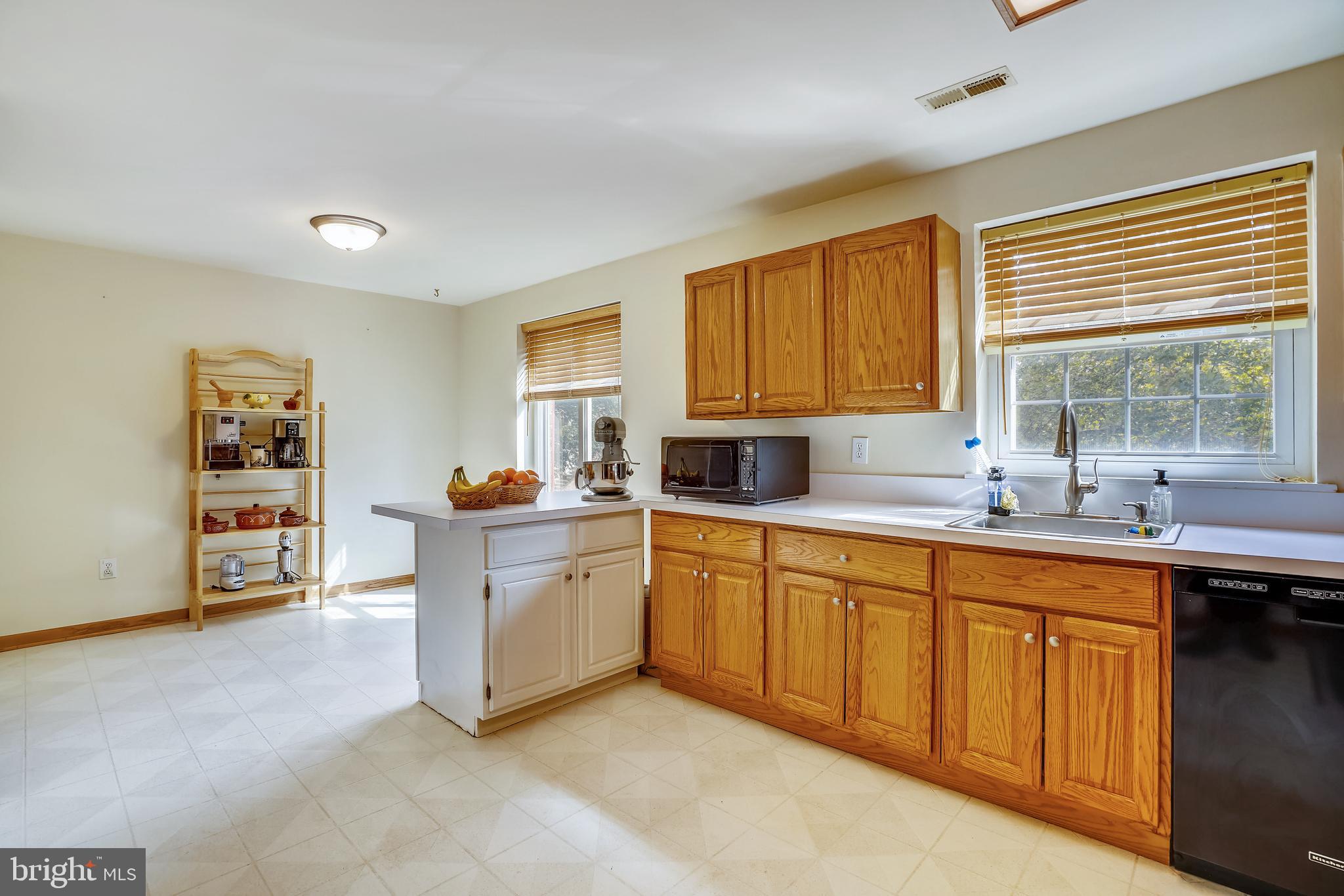9753 Early Spring Way Columbia, MD 21046 - Photo 9 of 29 table space in kitchen