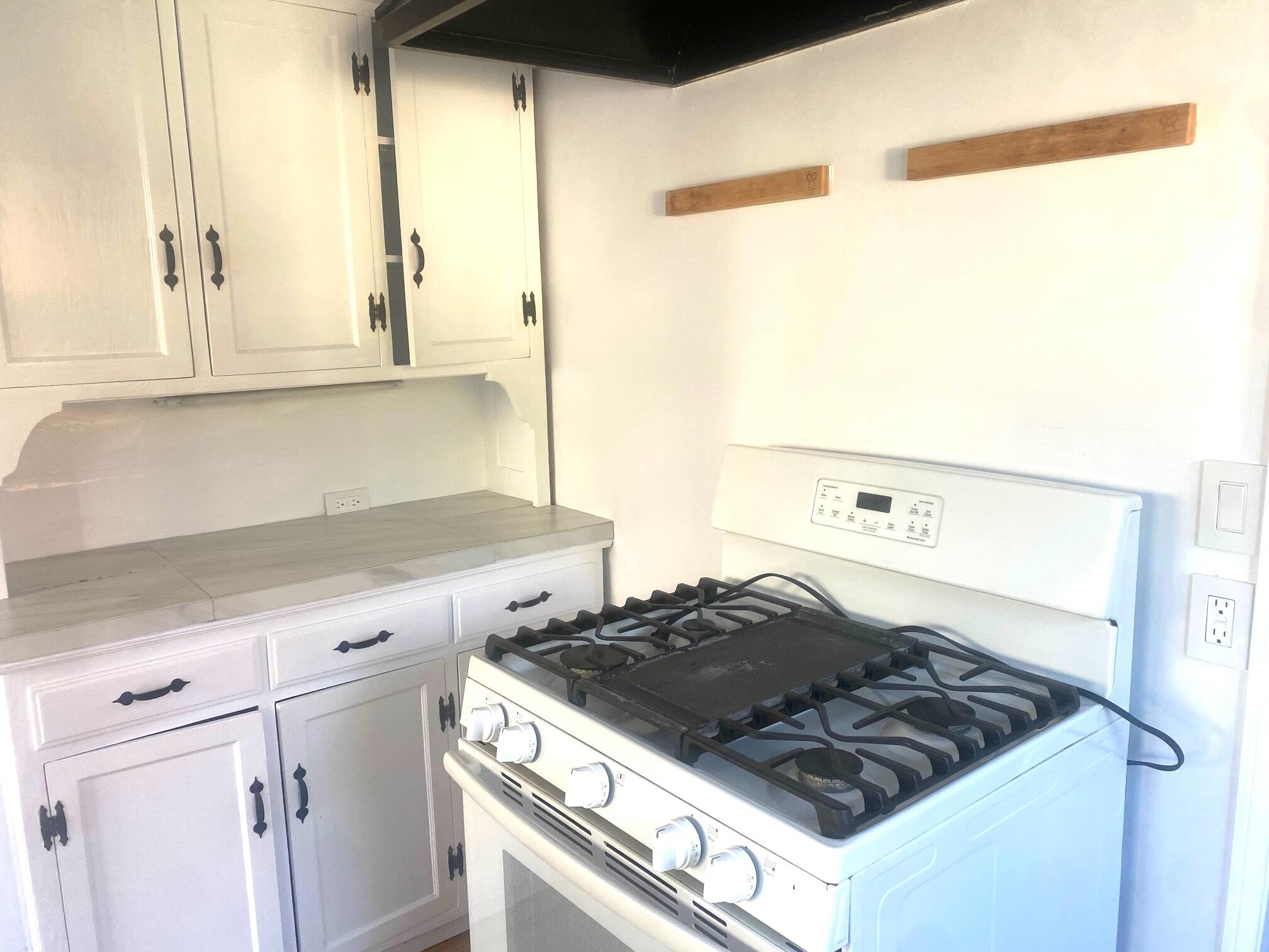 324 Arden Road Santa Barbara, CA 93105 - Photo 7 of 17 a close view of stove