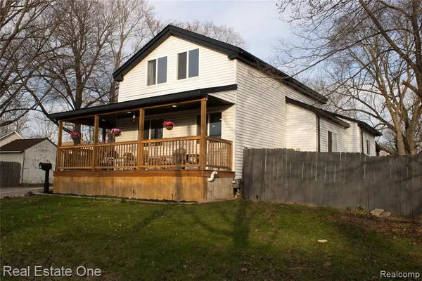 $384,900 | 515 South Michigan Avenue, Howell, MI 48843