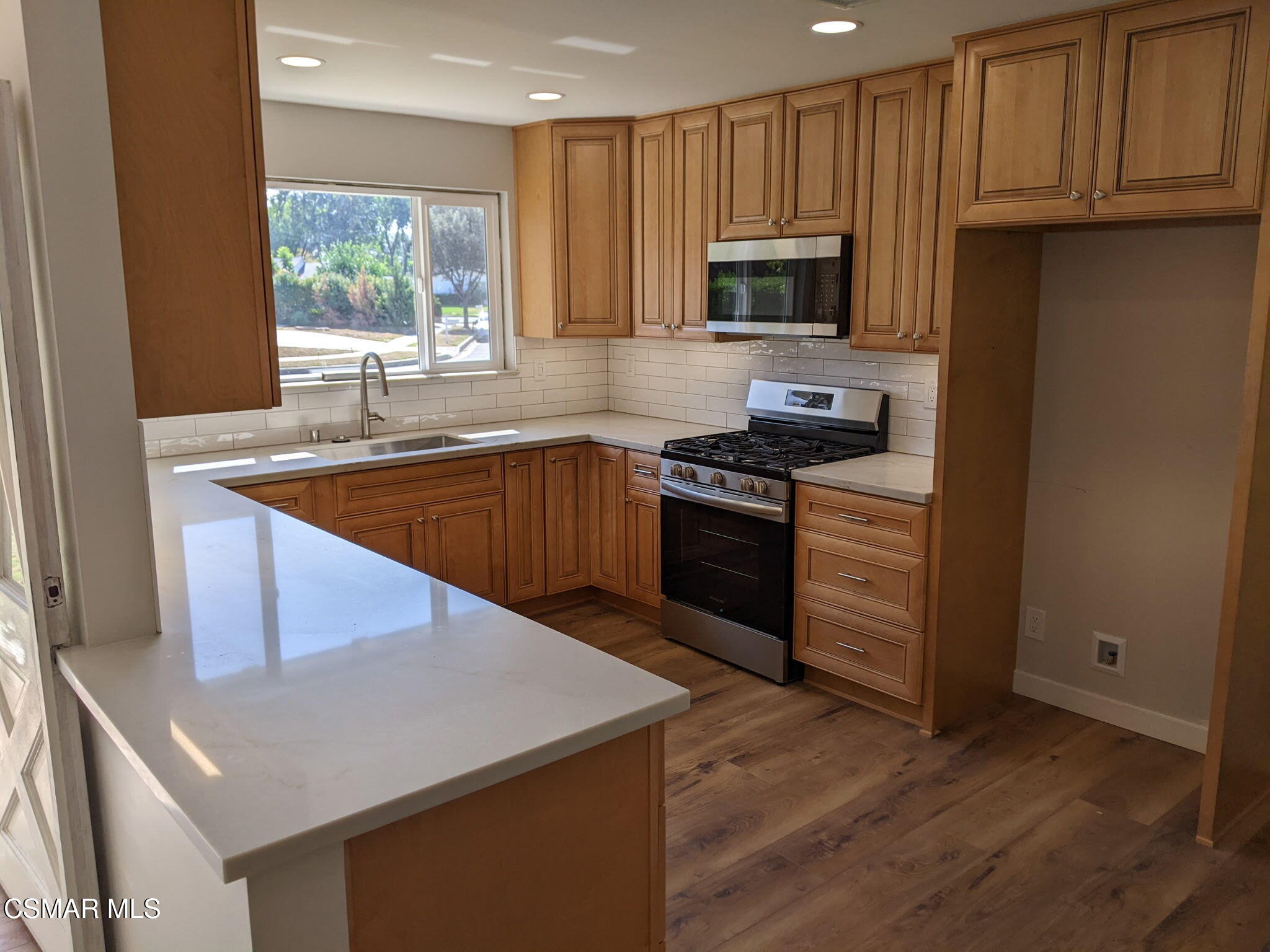 18677 Horace Street Porter Ranch, CA 91326 - Photo 2 of 8 1147695196221245178