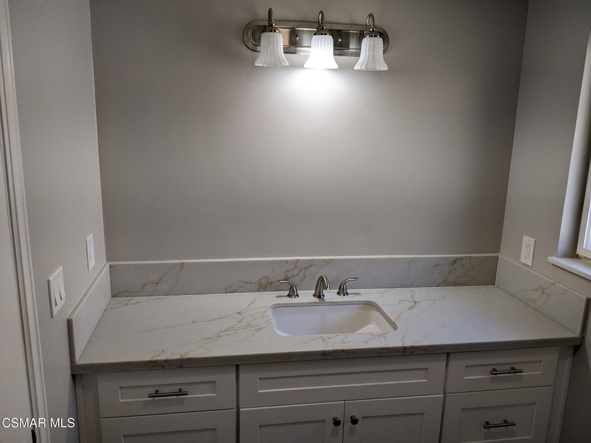 18677 Horace Street Porter Ranch, CA 91326 - Photo 4 of 8 7015814357331090472