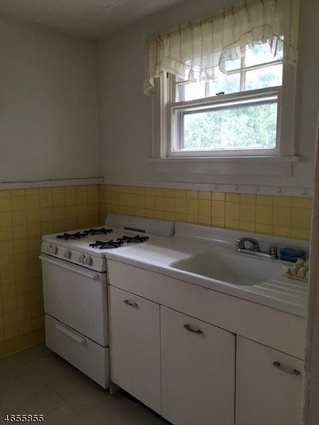 69 Maple Street Bloomfield, NJ 07003 - Photo 5 of 7