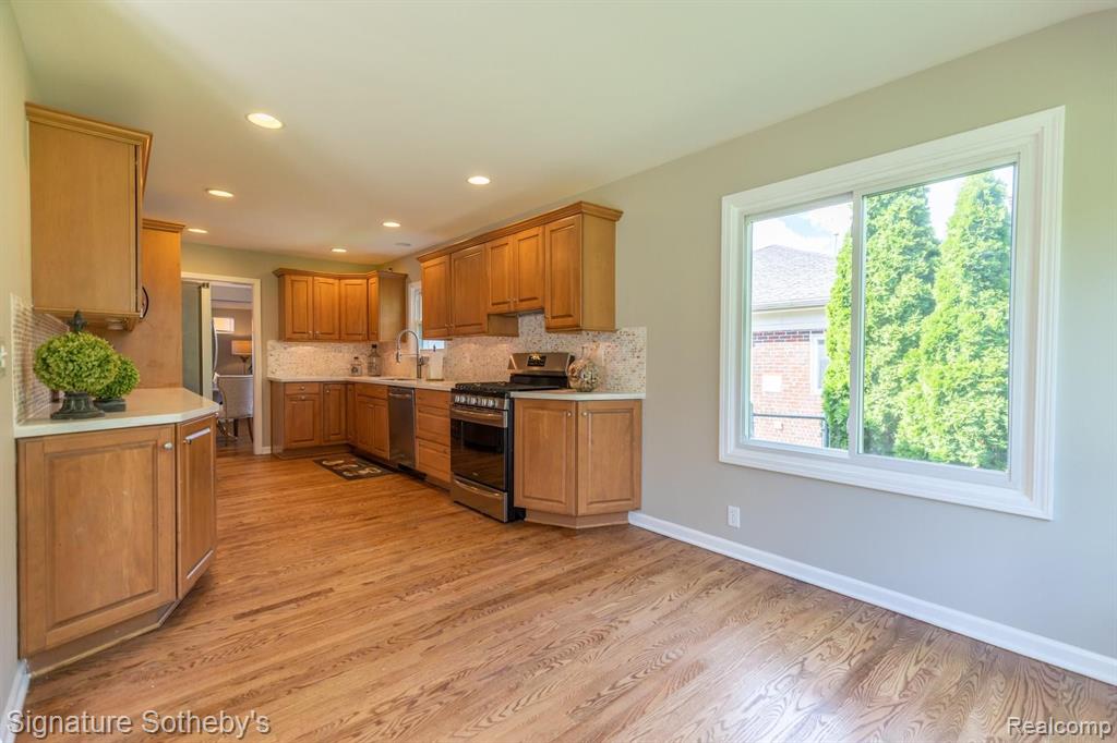 1464 South Renaud Road Grosse Pointe Woods, MI 48236 - Photo 7 of 25