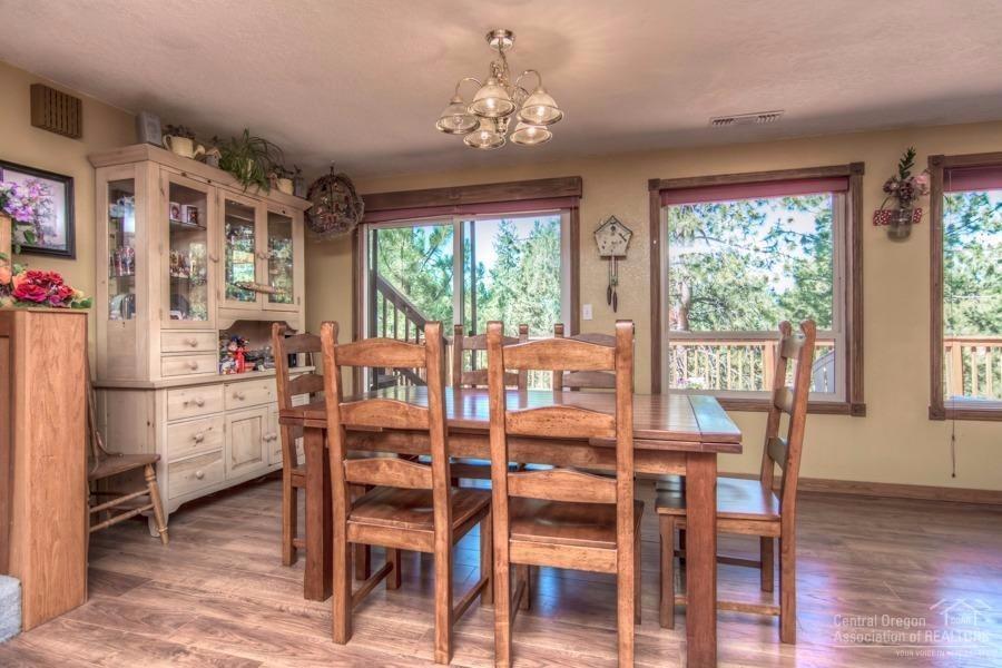 60301 Woodside Loop Bend, OR 97702 - Photo 5 of 22 Big Dining Area