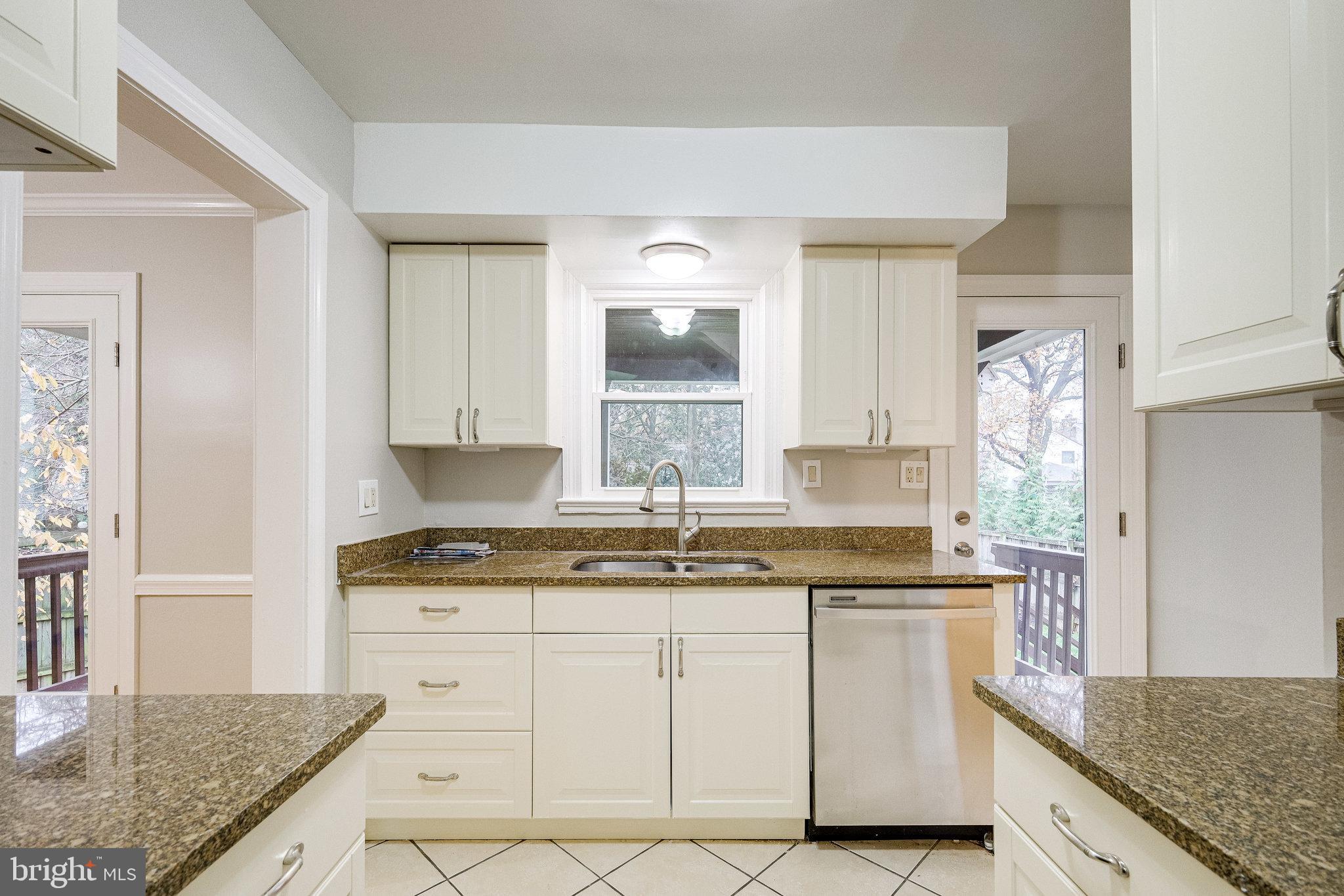 2704 Farm Road Alexandria, VA 22302 - Photo 13 of 47