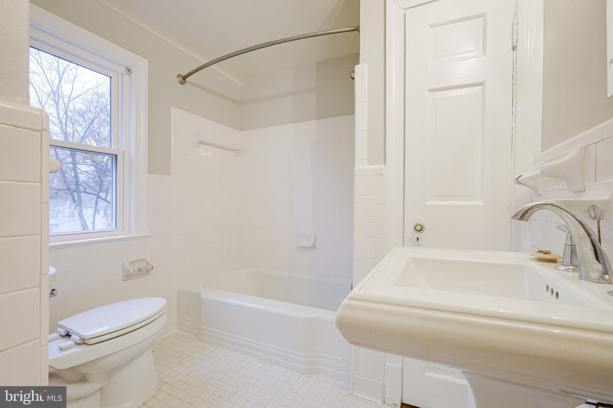 2704 Farm Road Alexandria, VA 22302 - Photo 19 of 47