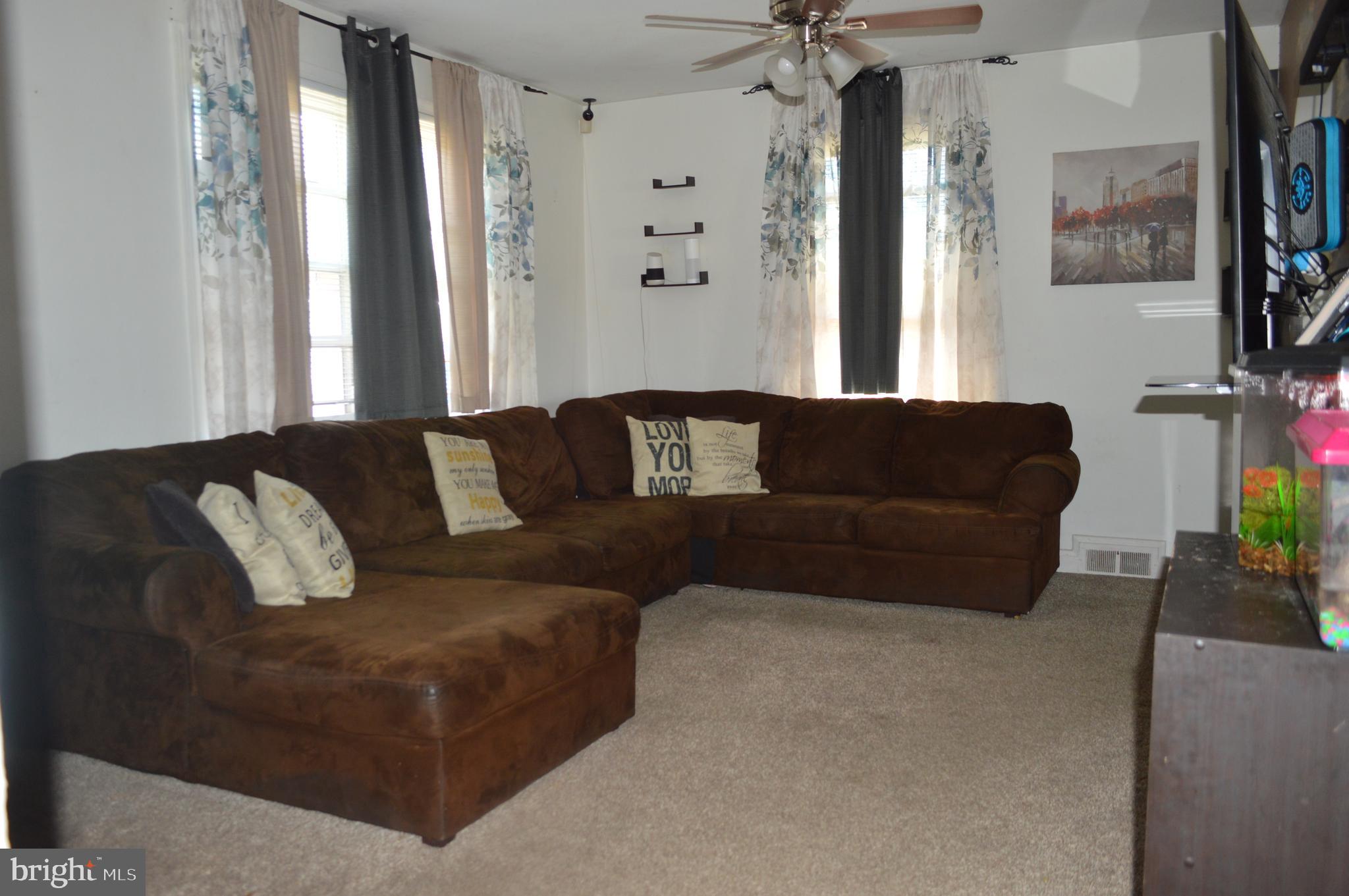 3520 Rhom Road Baltimore, MD 21207 - Photo 3 of 17 Living Room