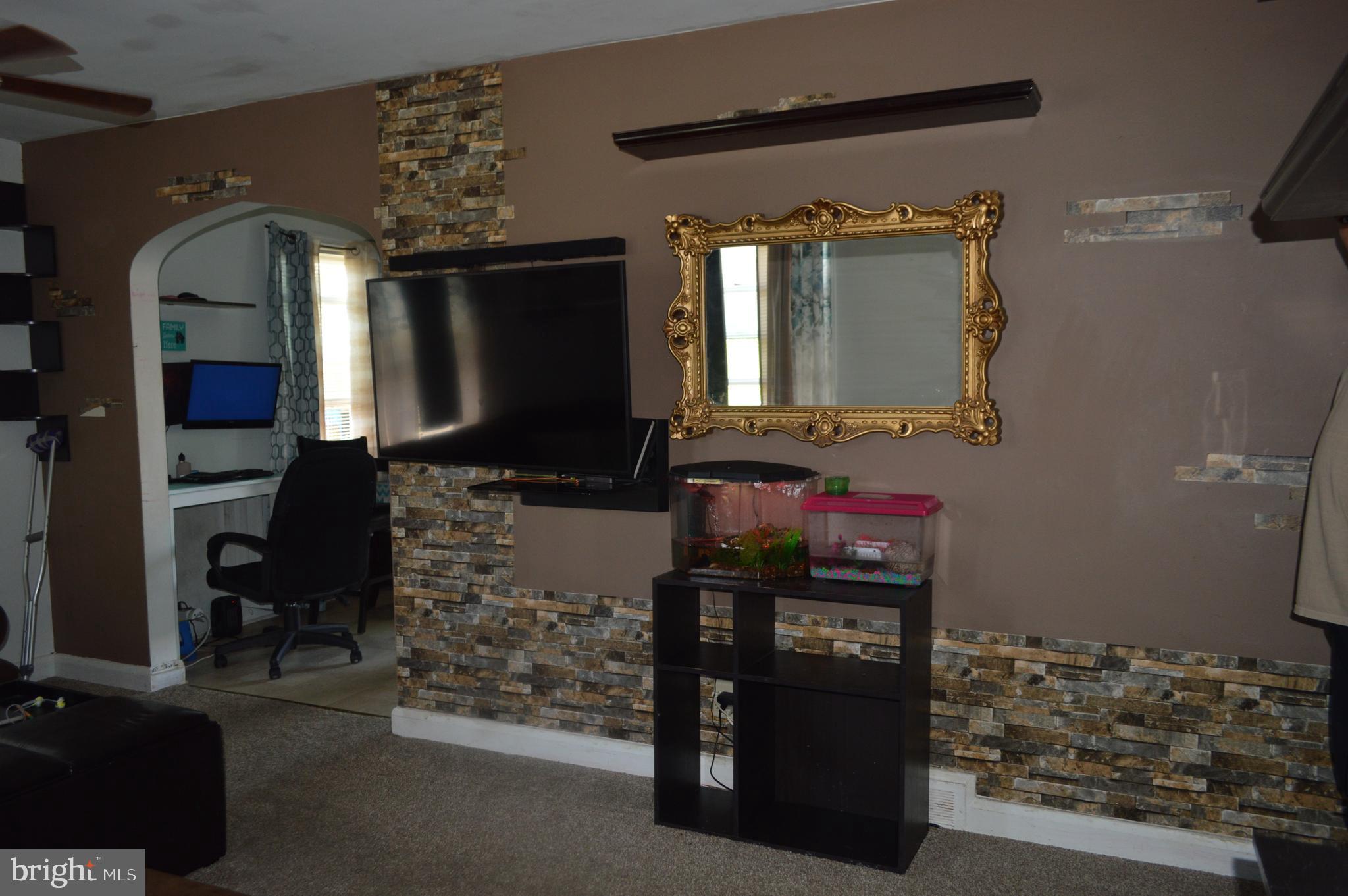 3520 Rhom Road Baltimore, MD 21207 - Photo 6 of 17 Living Room