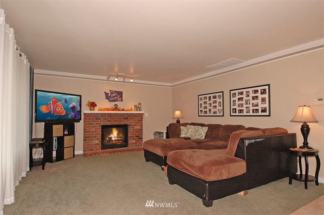 4217 Northeast 7th Street Renton, WA 98059 - Photo 13 of 24