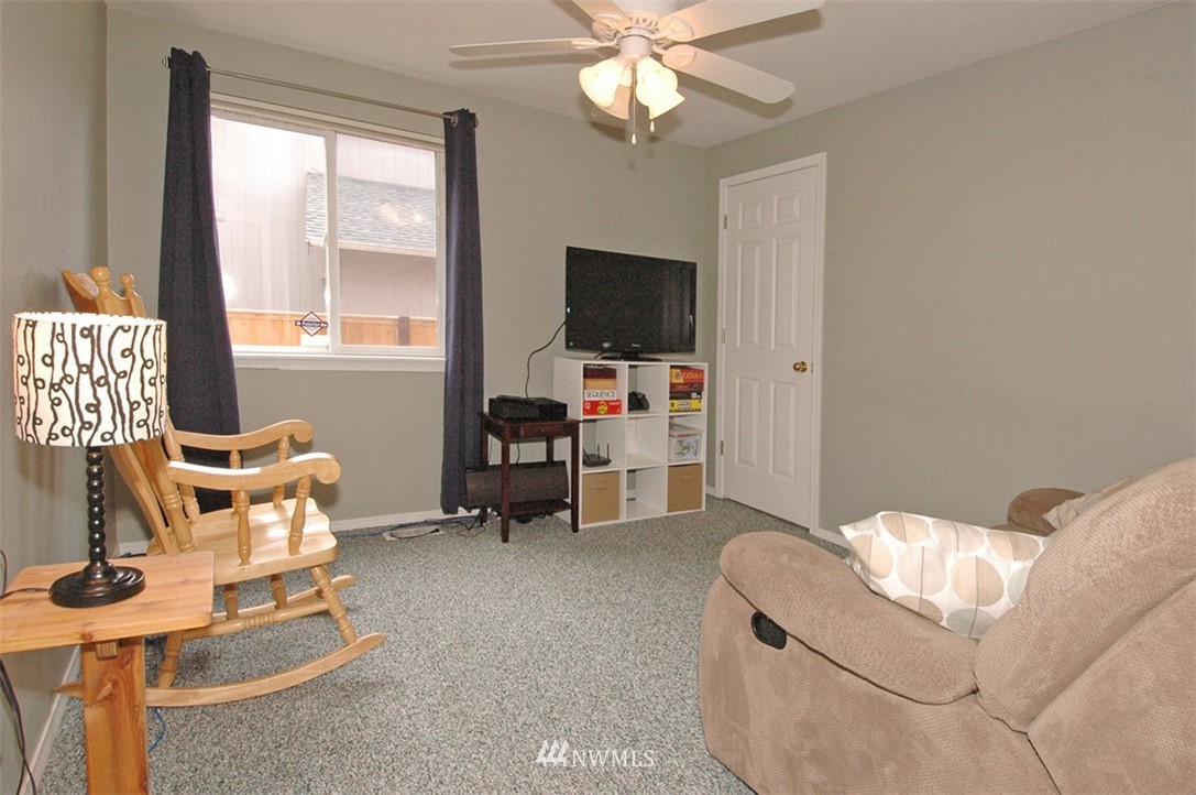 4217 Northeast 7th Street Renton, WA 98059 - Photo 16 of 24