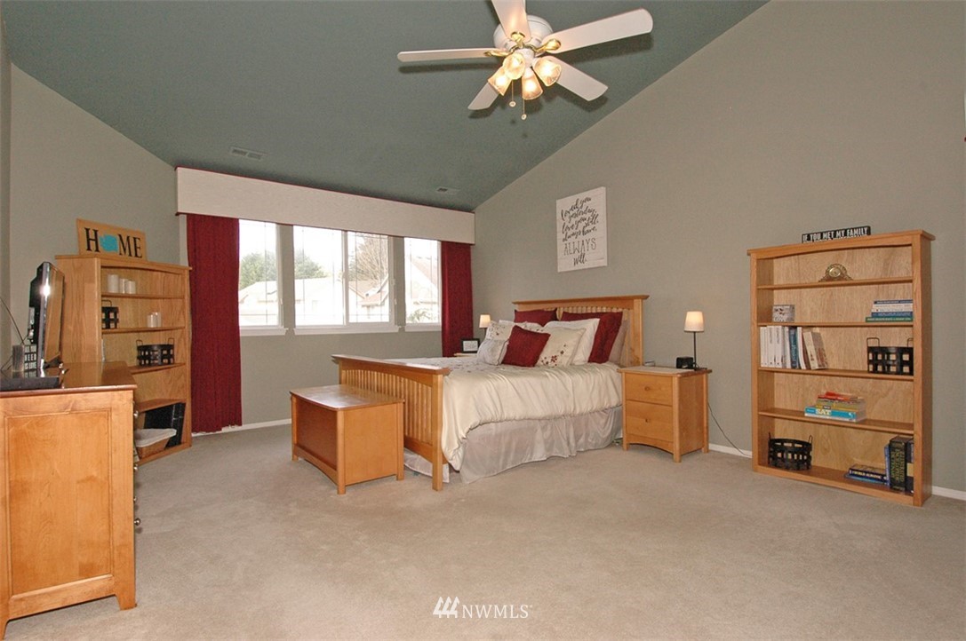 4217 Northeast 7th Street Renton, WA 98059 - Photo 17 of 24