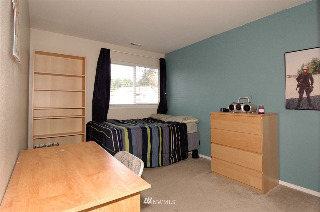 4217 Northeast 7th Street Renton, WA 98059 - Photo 21 of 24