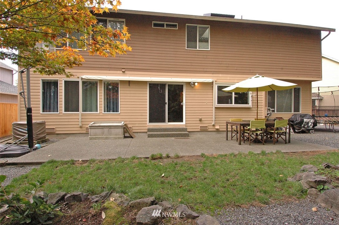 4217 Northeast 7th Street Renton, WA 98059 - Photo 5 of 24
