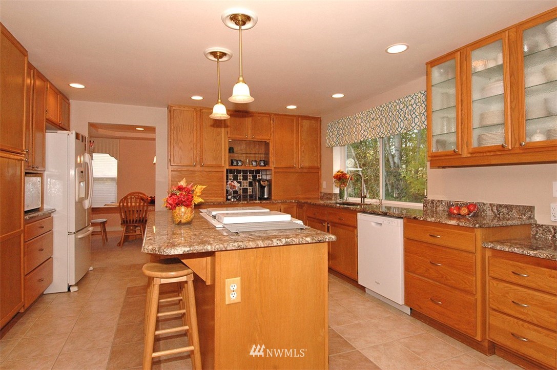 4217 Northeast 7th Street Renton, WA 98059 - Photo 10 of 24