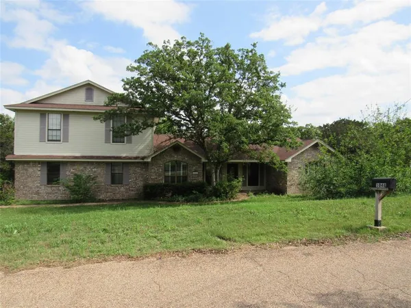 $471,500 | 1048 Eagle Canyon Drive, China Spring, TX 76633