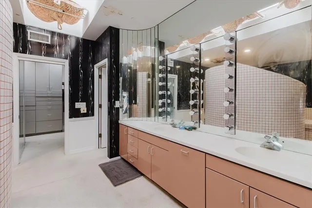 $1,175,000 | 4404 Old Orchard Drive, Tampa, FL 33618