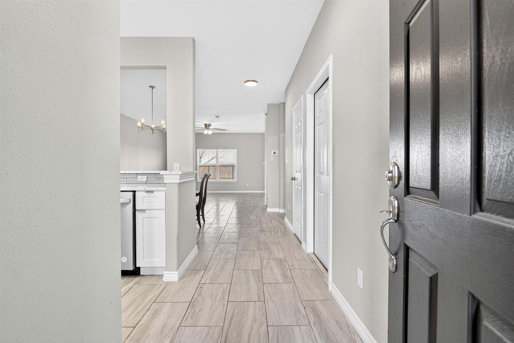 312 Meadow View Lane Anna, TX 75409 - Photo 5 of 39 Come on In!