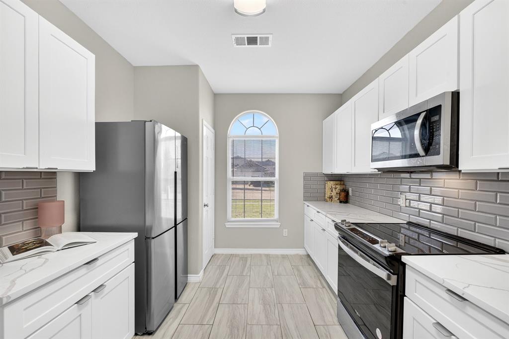 312 Meadow View Lane Anna, TX 75409 - Photo 6 of 39 Kitchen can include SS refrigerator,