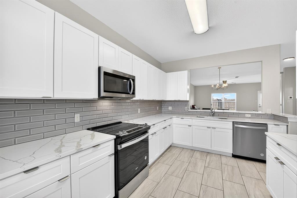 312 Meadow View Lane Anna, TX 75409 - Photo 7 of 39 Undercabinet lighting!