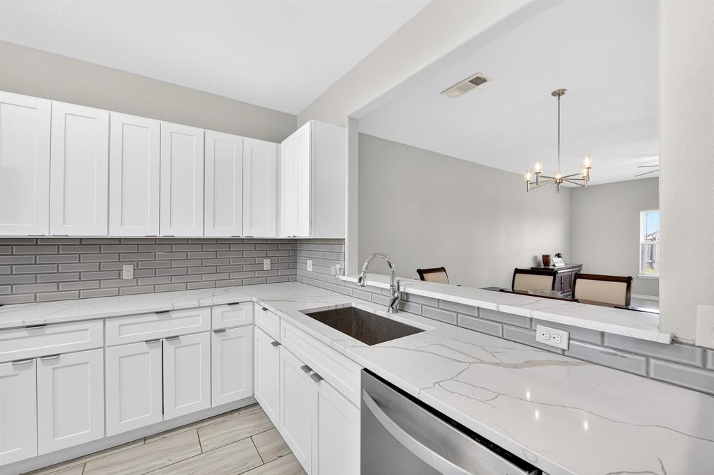 312 Meadow View Lane Anna, TX 75409 - Photo 8 of 39 Updated and remodeled