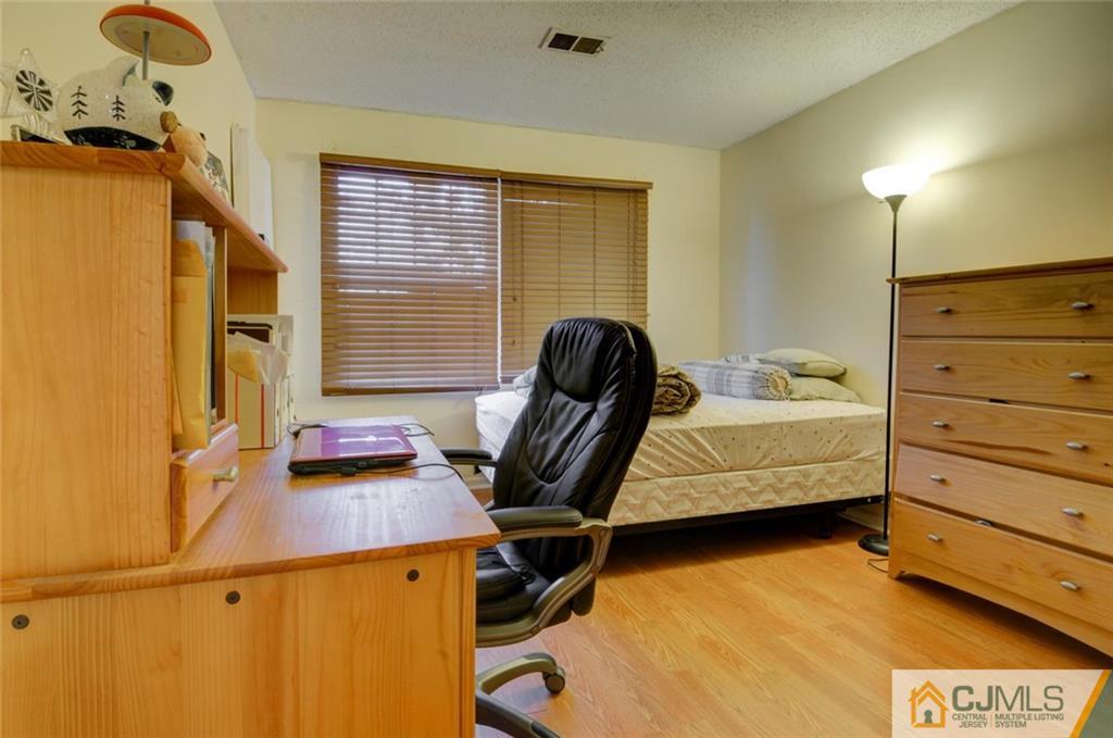 512 Edpas Road, Unit 512 New Brunswick, NJ 08901 - Photo 8 of 19 a bedroom with a workspace