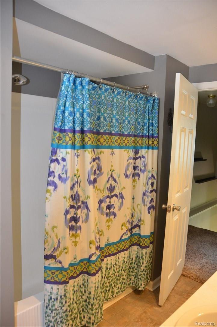 21769 Meridian Road Grosse Ile, MI 48138 - Photo 21 of 25 DSC_8579.JPG