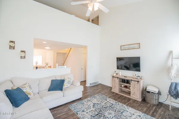$409,900 | 70 B Fellows Road, Halfmoon, NY 12065