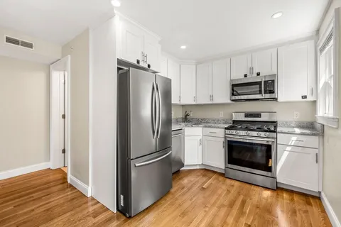 $880,000 | 11 8th Street, Unit 2, Cambridge, MA 02141