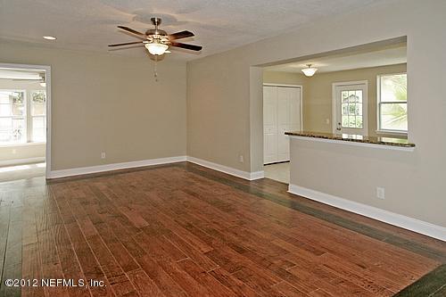 5624 Temple Road Jacksonville, FL 32207 - Photo 8 of 15 Living room