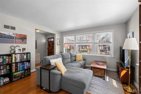 $385,000 | 7030 Amherst Avenue, University City, MO 63130
