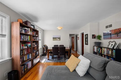 $385,000 | 7030 Amherst Avenue, University City, MO 63130