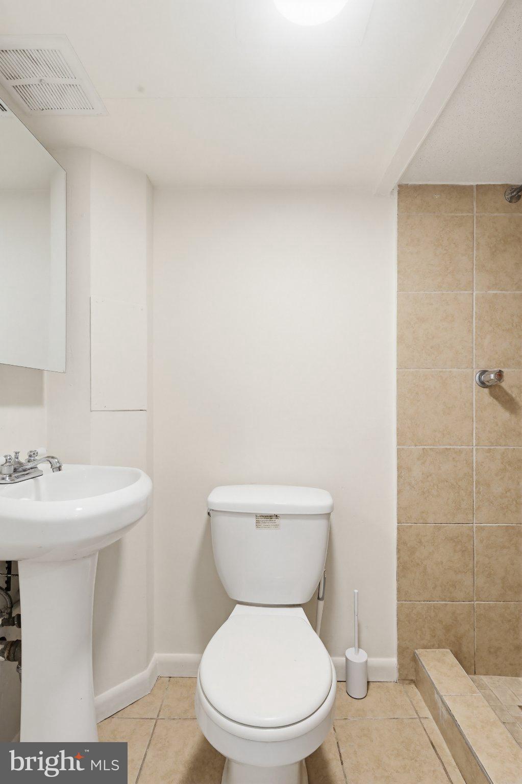 10202 Gardiner Avenue Silver Spring, MD 20902 - Photo 13 of 40