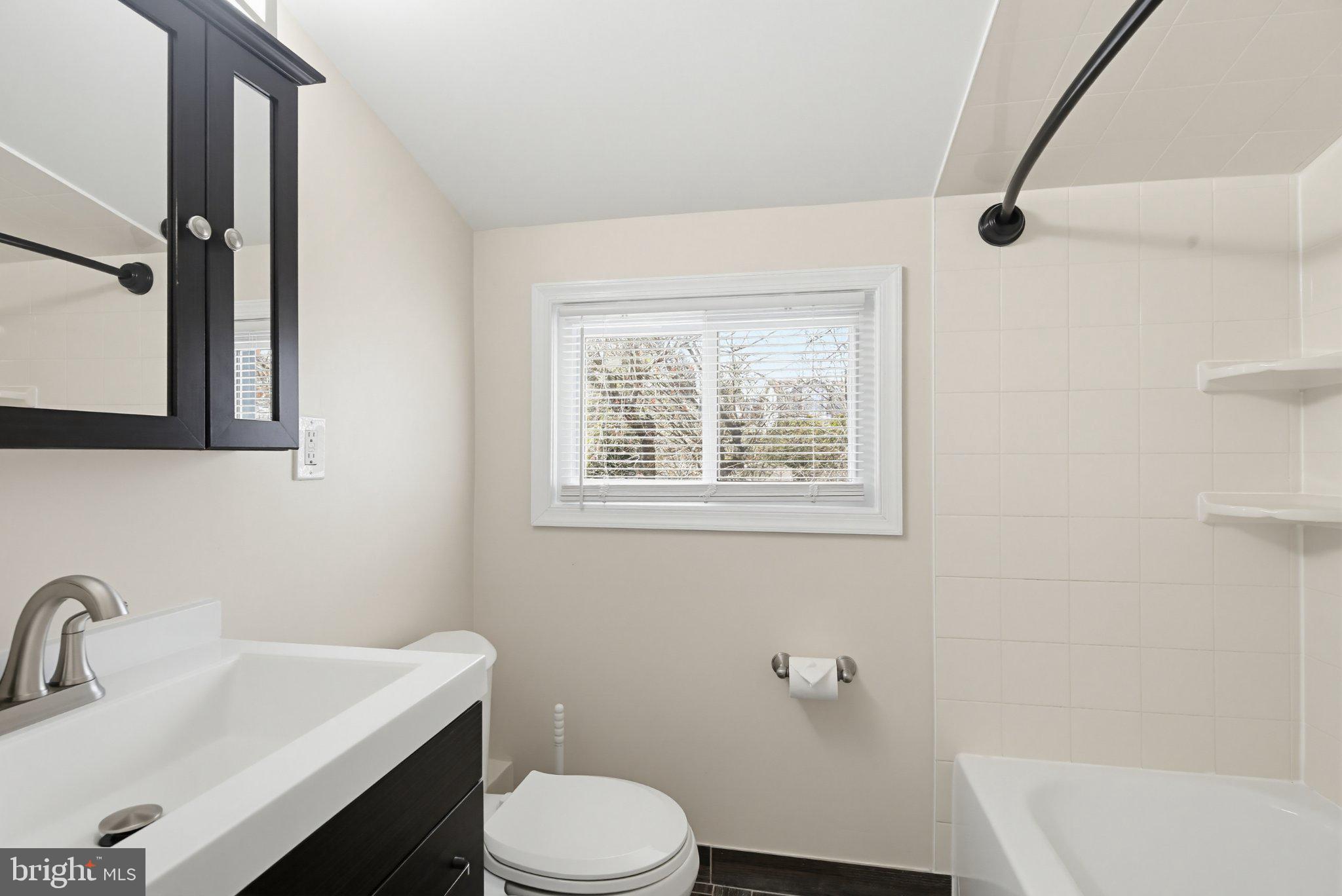 10202 Gardiner Avenue Silver Spring, MD 20902 - Photo 7 of 40