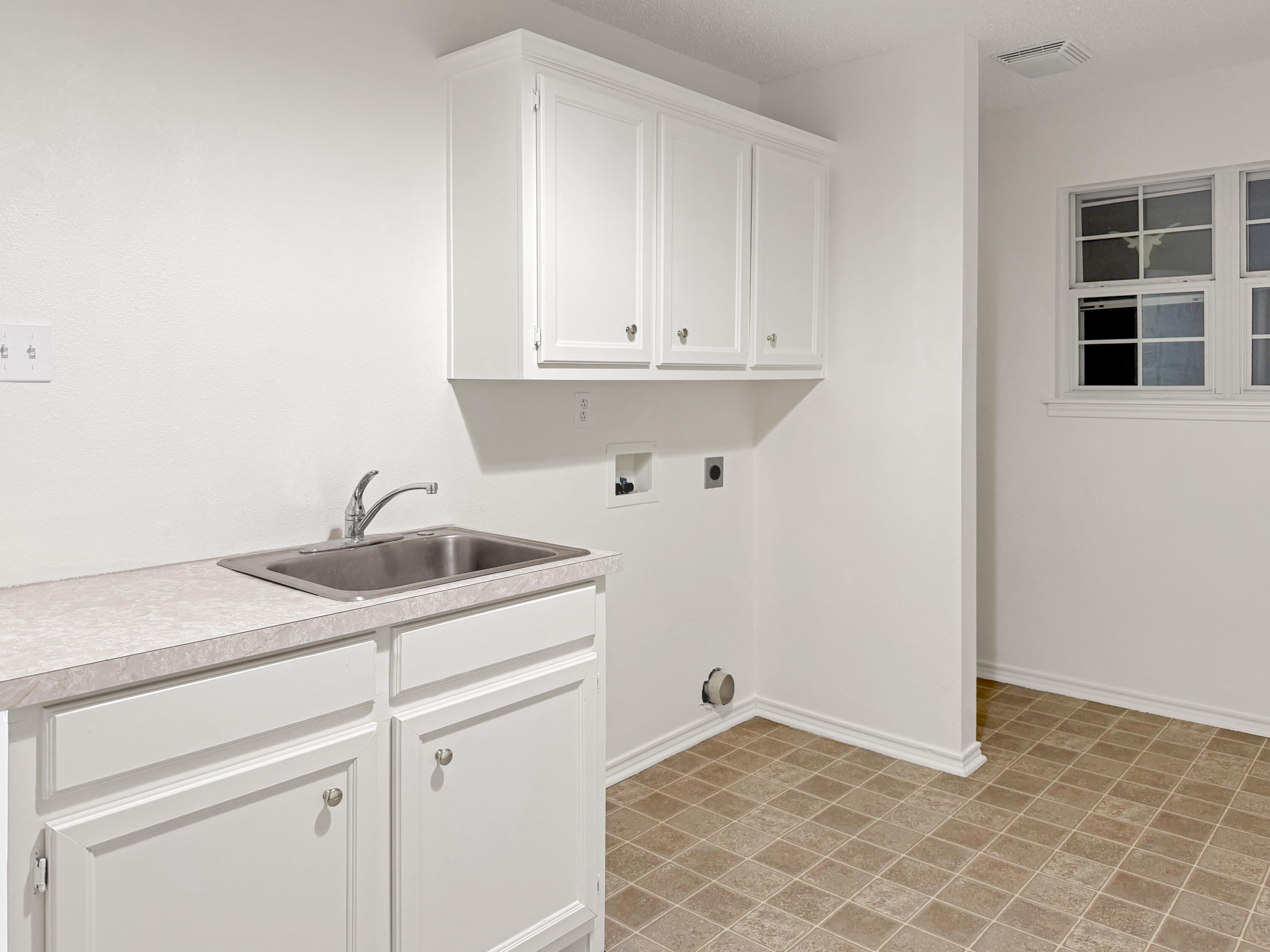 1902 58th Street Lubbock, TX 79412 - Photo 13 of 19 21 (2)