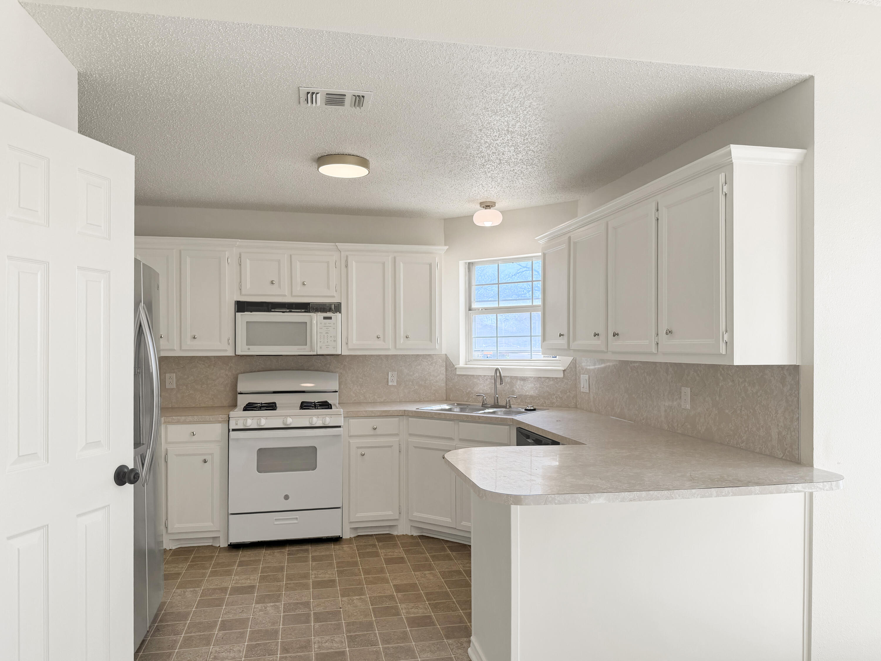 1902 58th Street Lubbock, TX 79412 - Photo 6 of 19 06 (2)