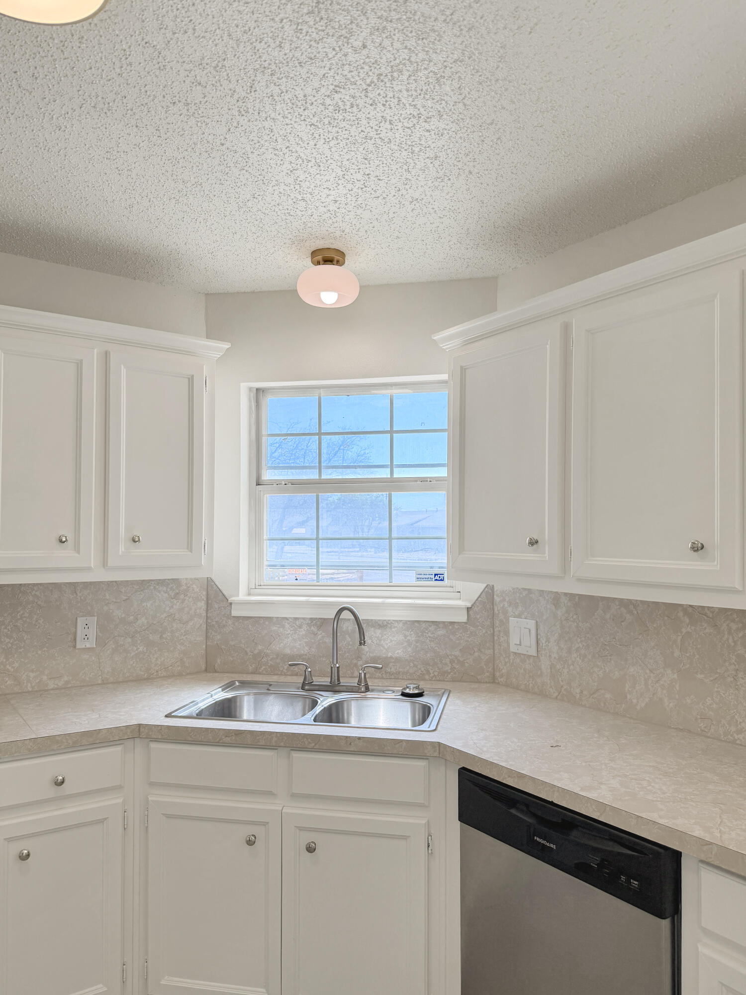 1902 58th Street Lubbock, TX 79412 - Photo 7 of 19 12 (3)